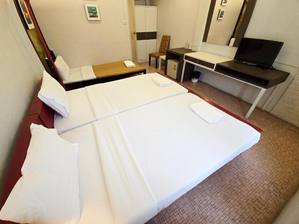 Rajata Hotel Bangkok Buitenkant foto