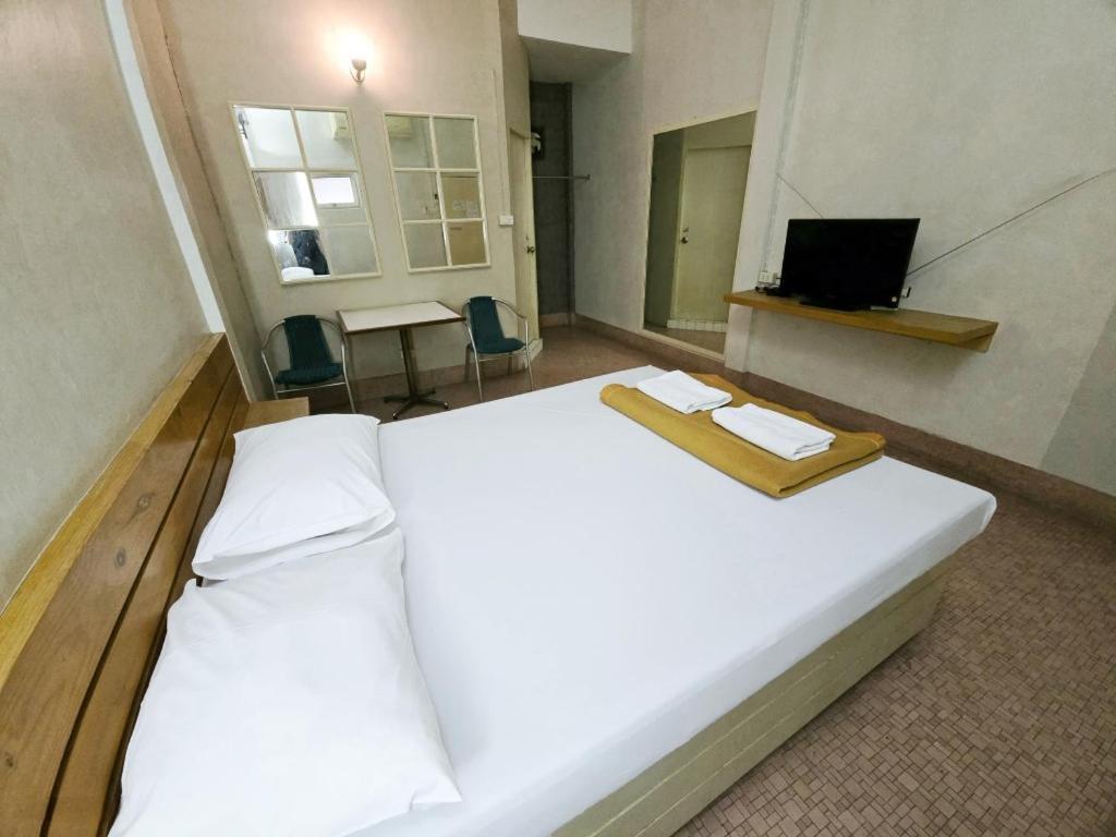 Rajata Hotel Bangkok Buitenkant foto