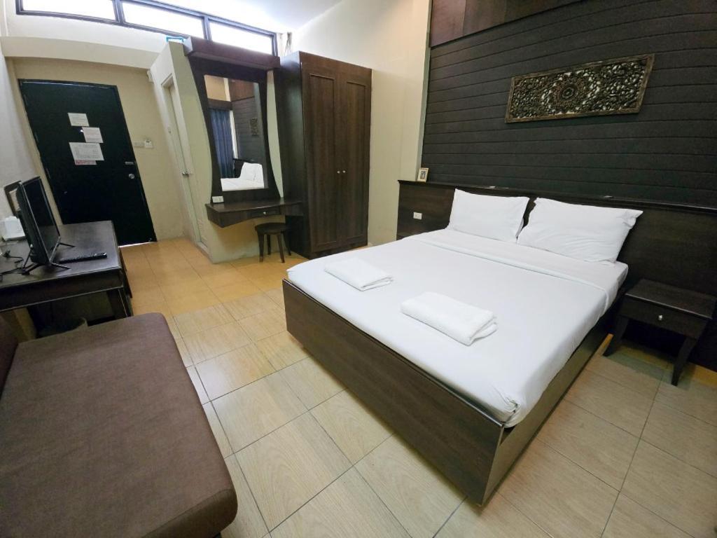 Rajata Hotel Bangkok Buitenkant foto